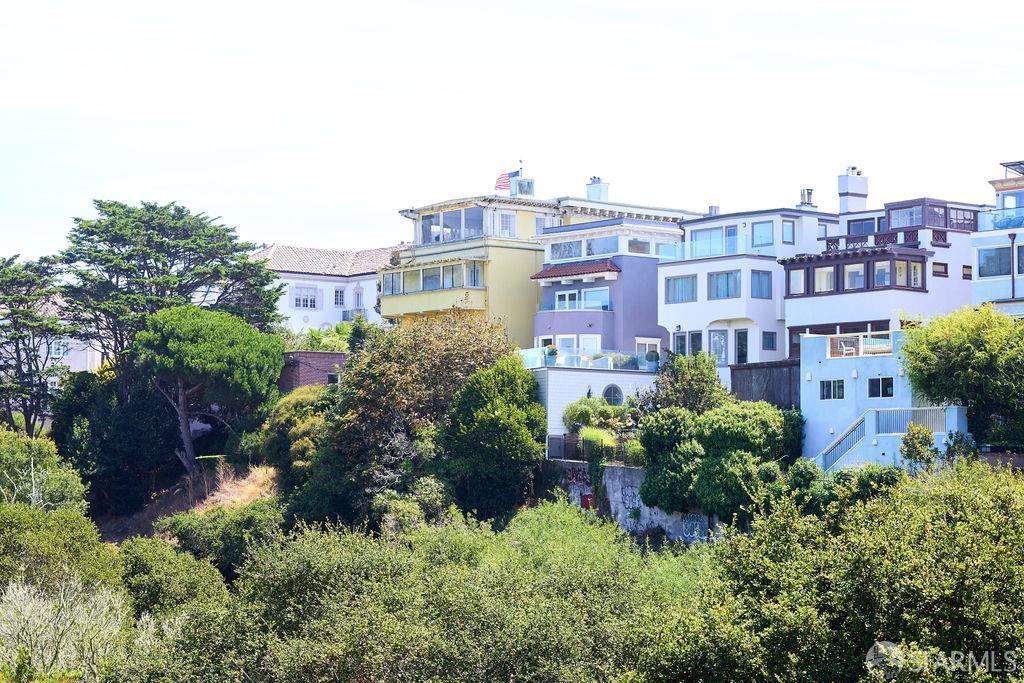 2 W Clay Street