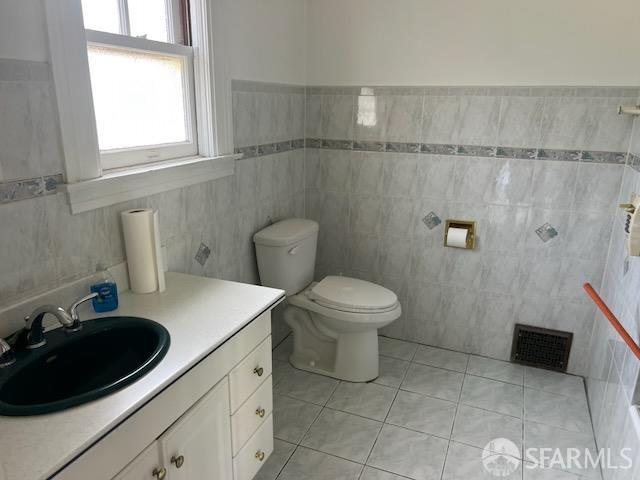 2 W Clay Street