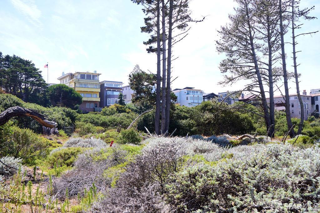 2 W Clay Street