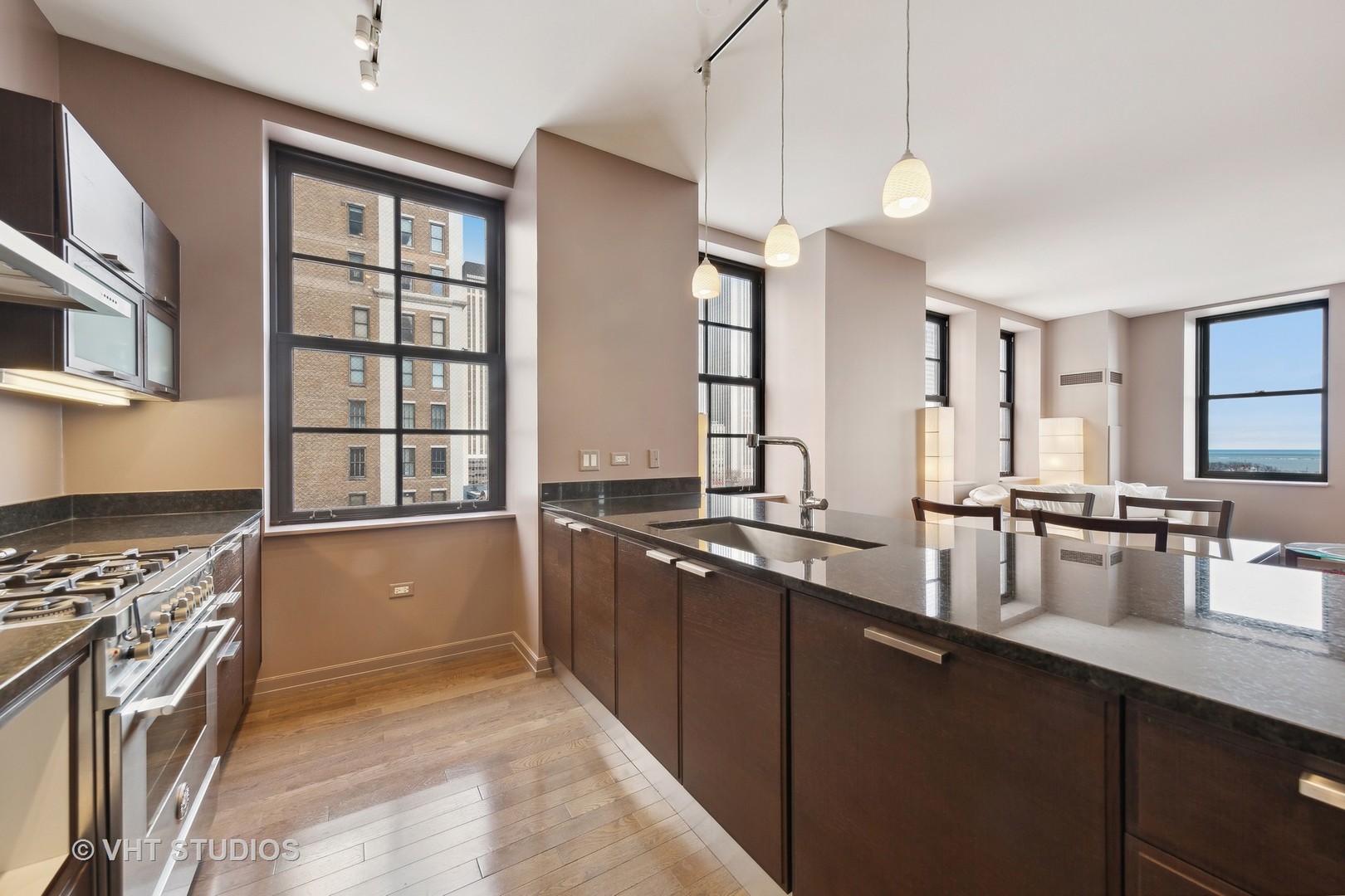 6 N Michigan Avenue Unit: 1001