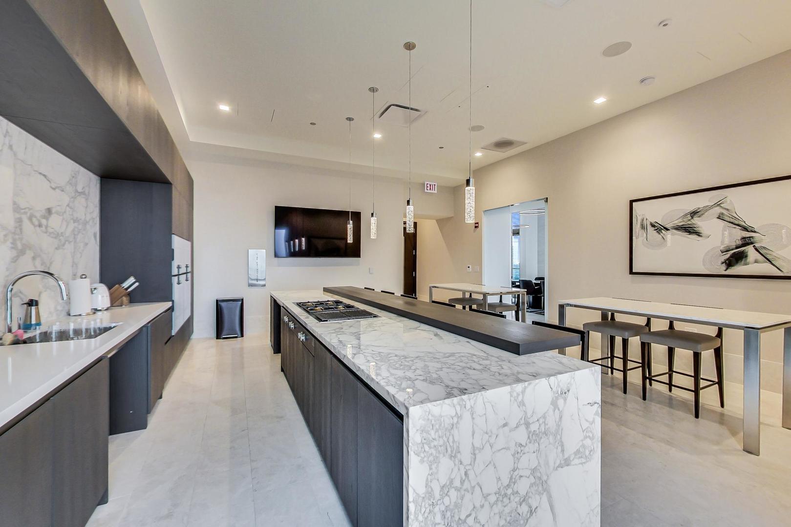 363 E Wacker Drive Unit: 2708