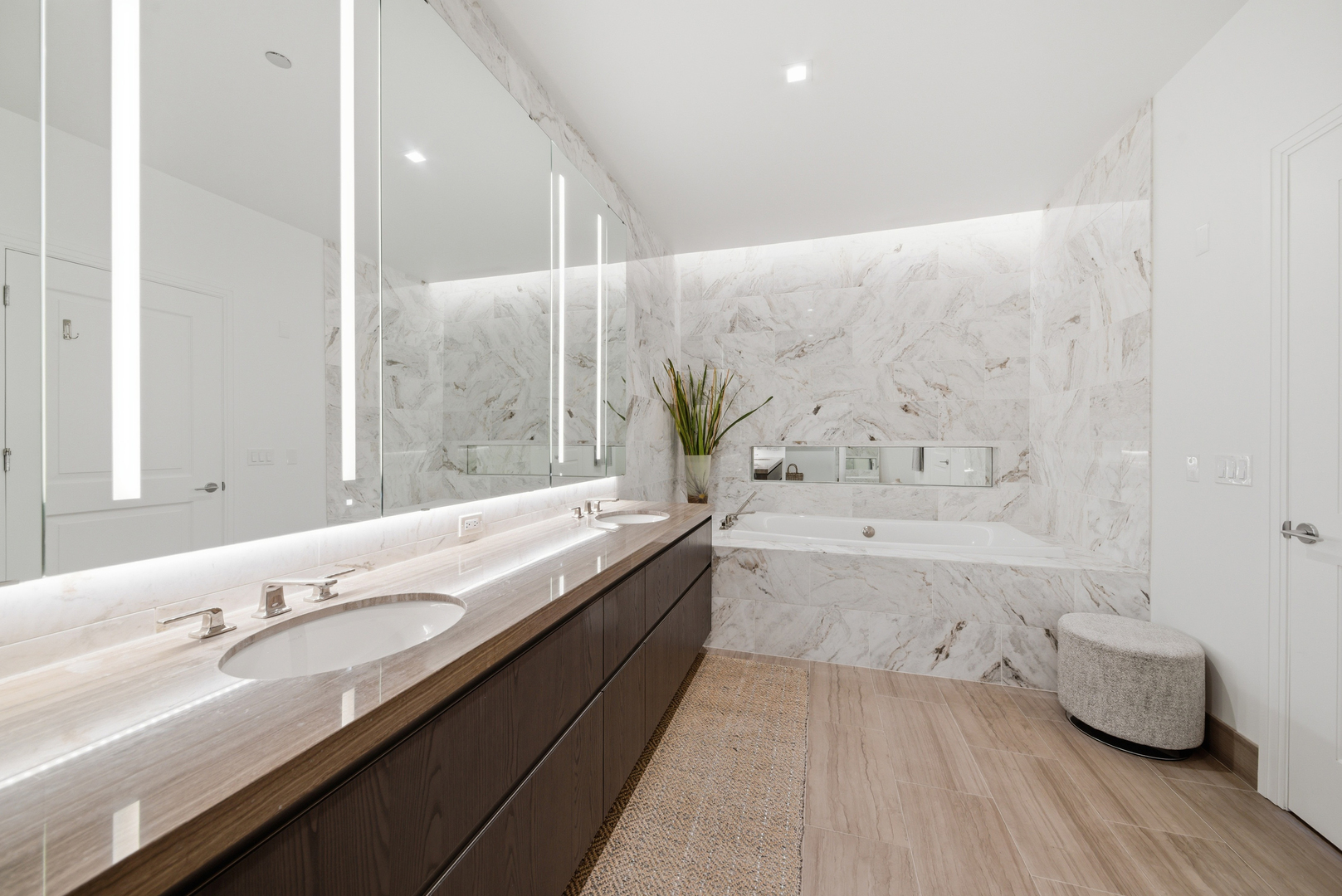 363 E Wacker Drive Unit: 2708