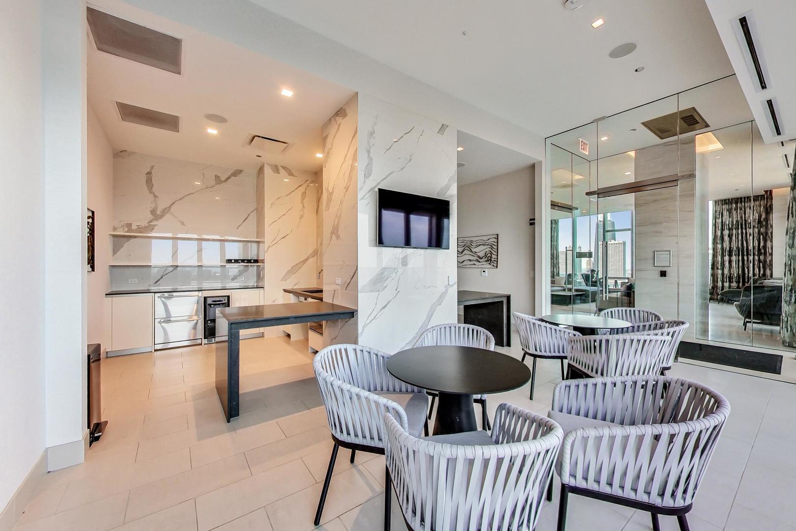 363 E Wacker Drive Unit: 2708