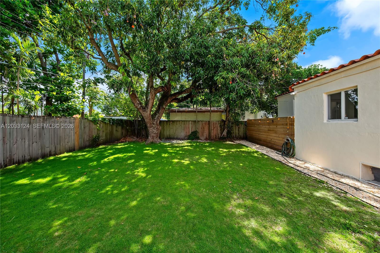 565 NW 44th St