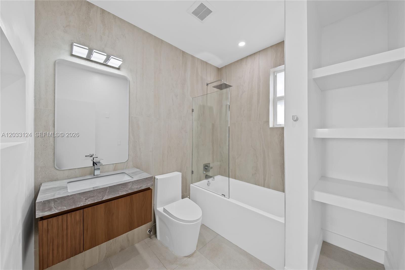 565 NW 44th St