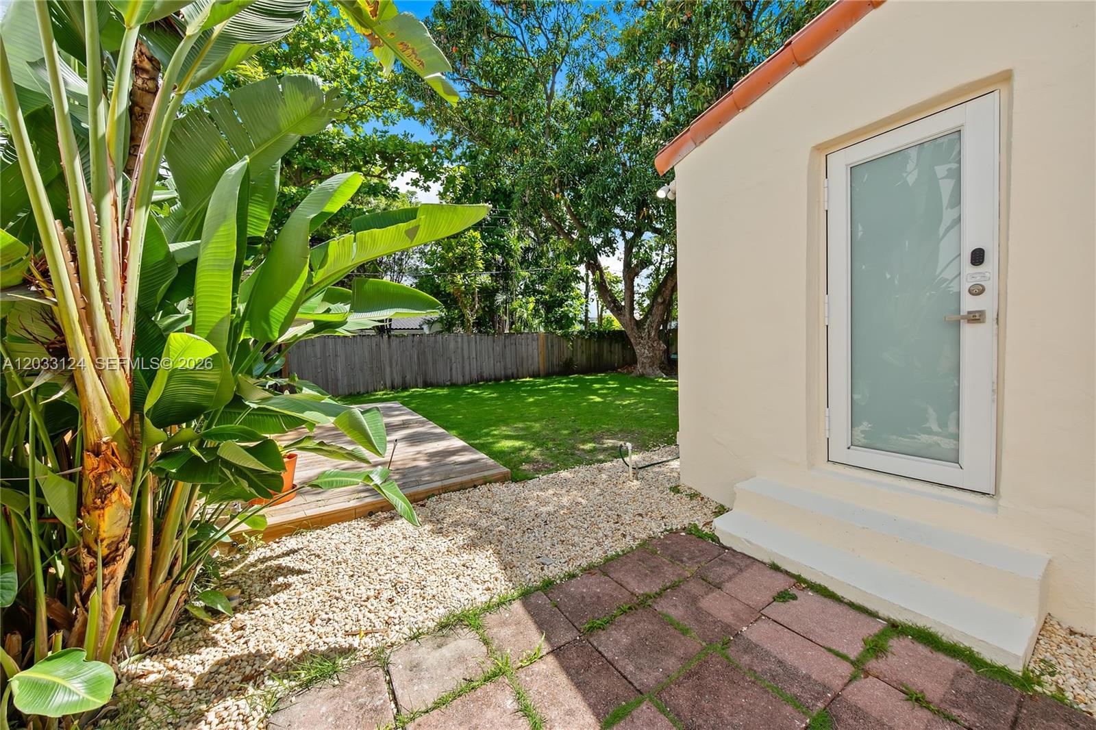 565 NW 44th St