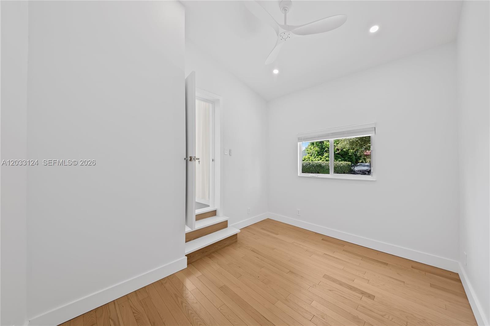 565 NW 44th St