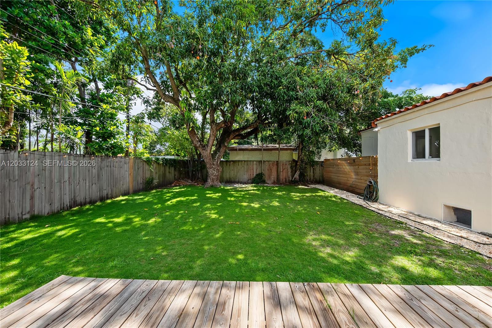 565 NW 44th St