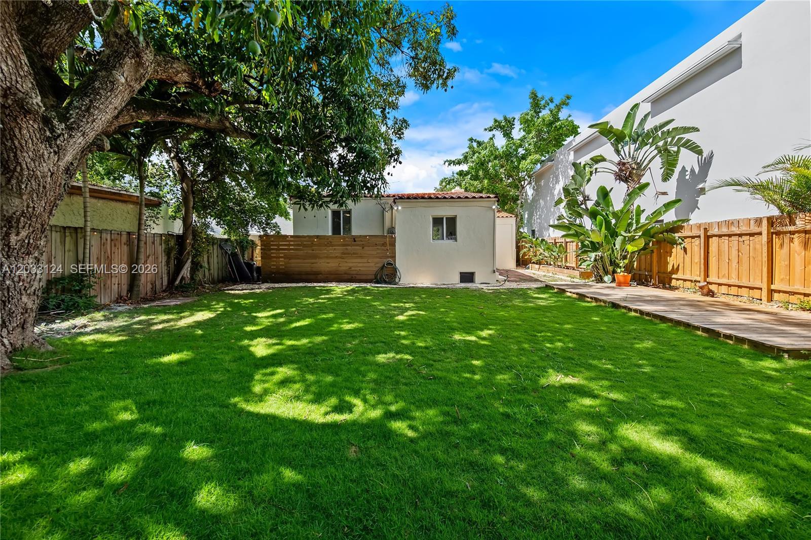 565 NW 44th St