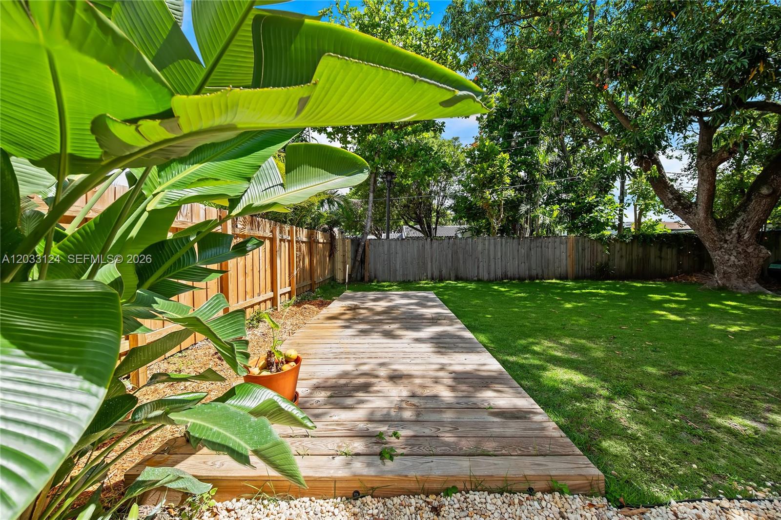 565 NW 44th St