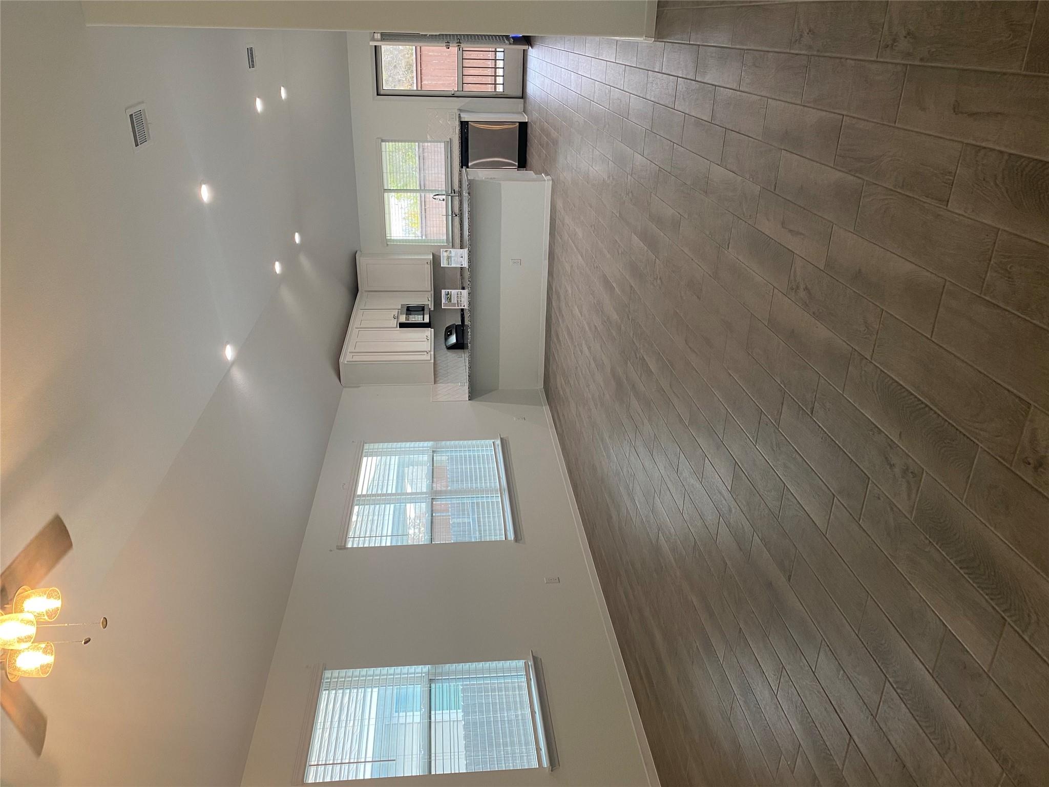 128 Riverhill DR