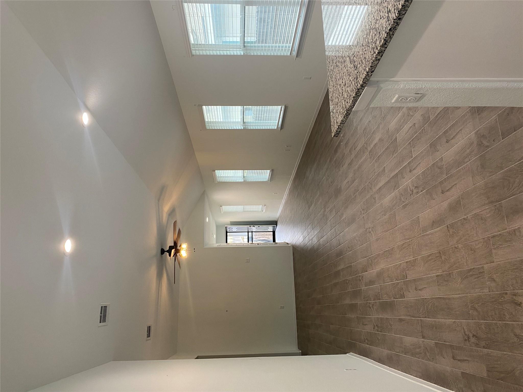 128 Riverhill DR