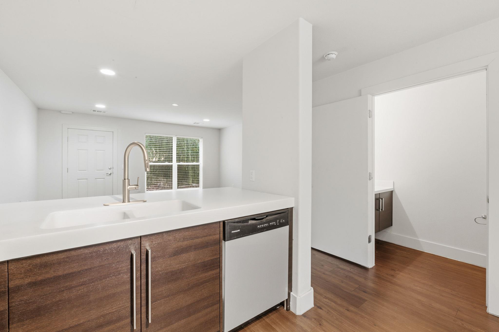 1101 Grove BLVD # 708