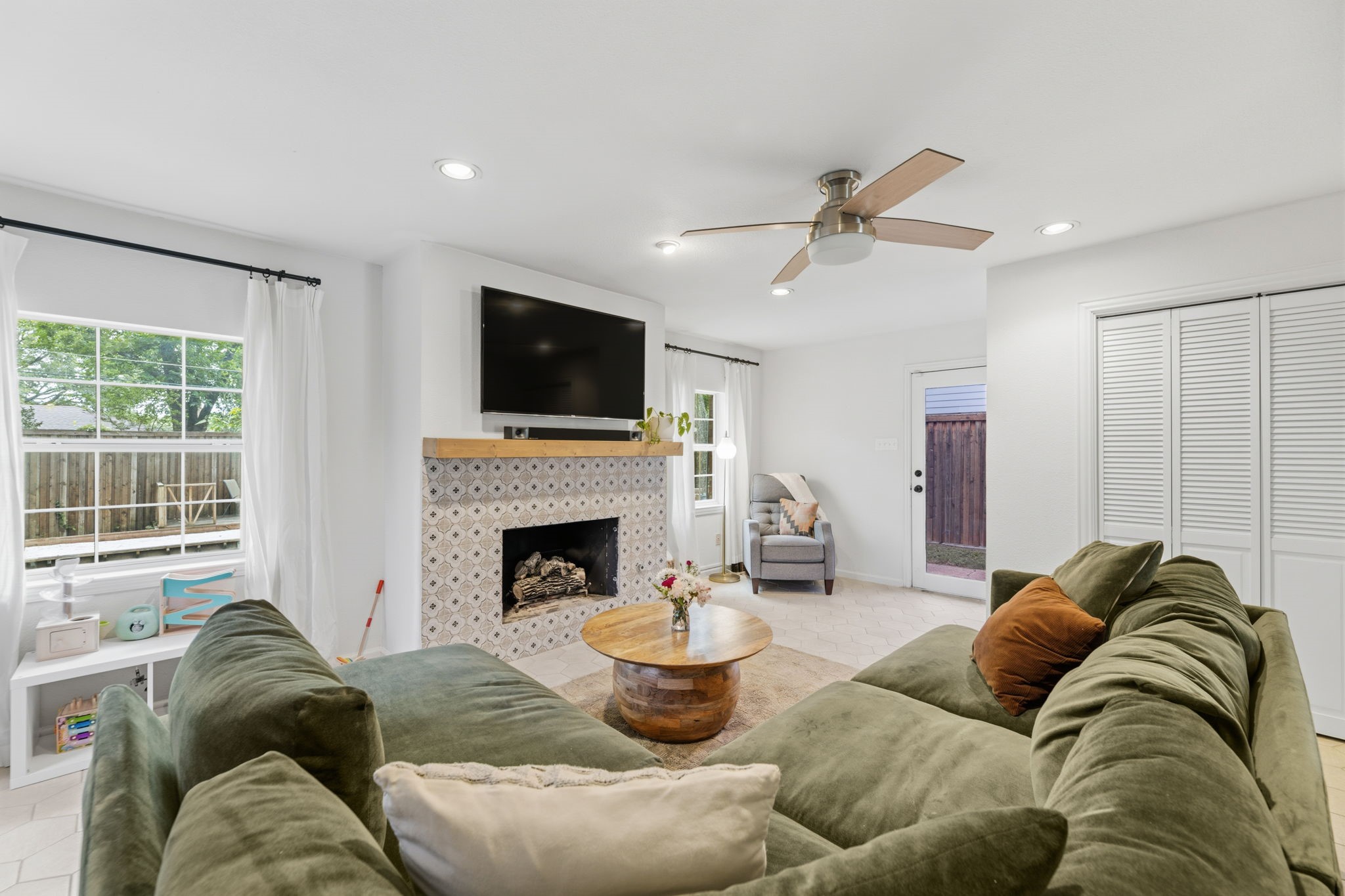 114 E Ireland Drive