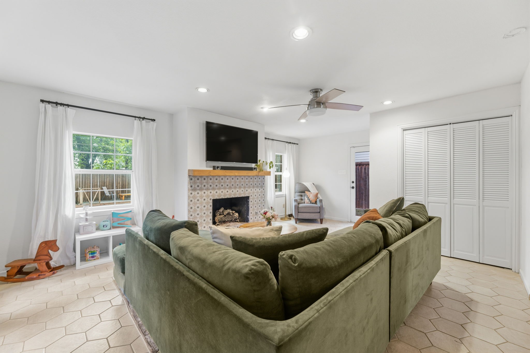 114 E Ireland Drive