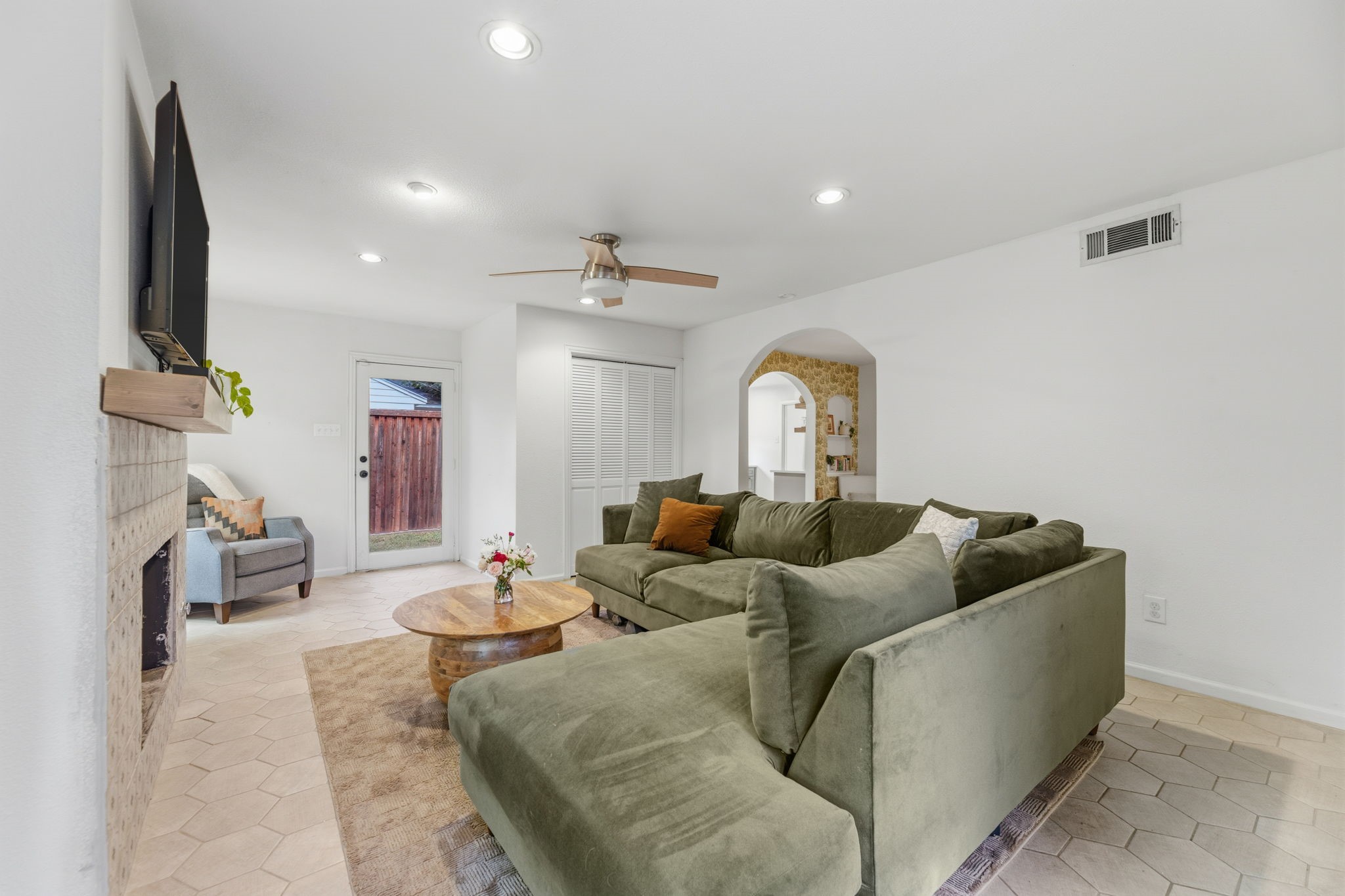 114 E Ireland Drive