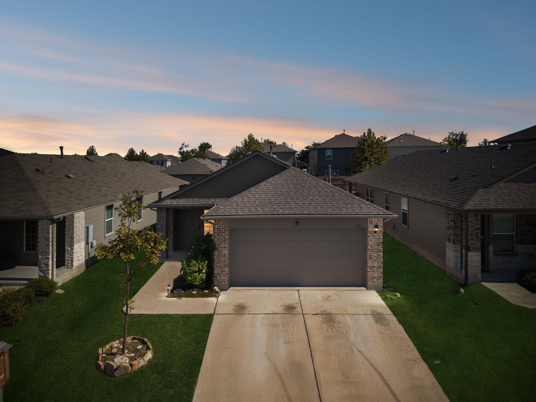 216 Dorchester Dr Uhland TX