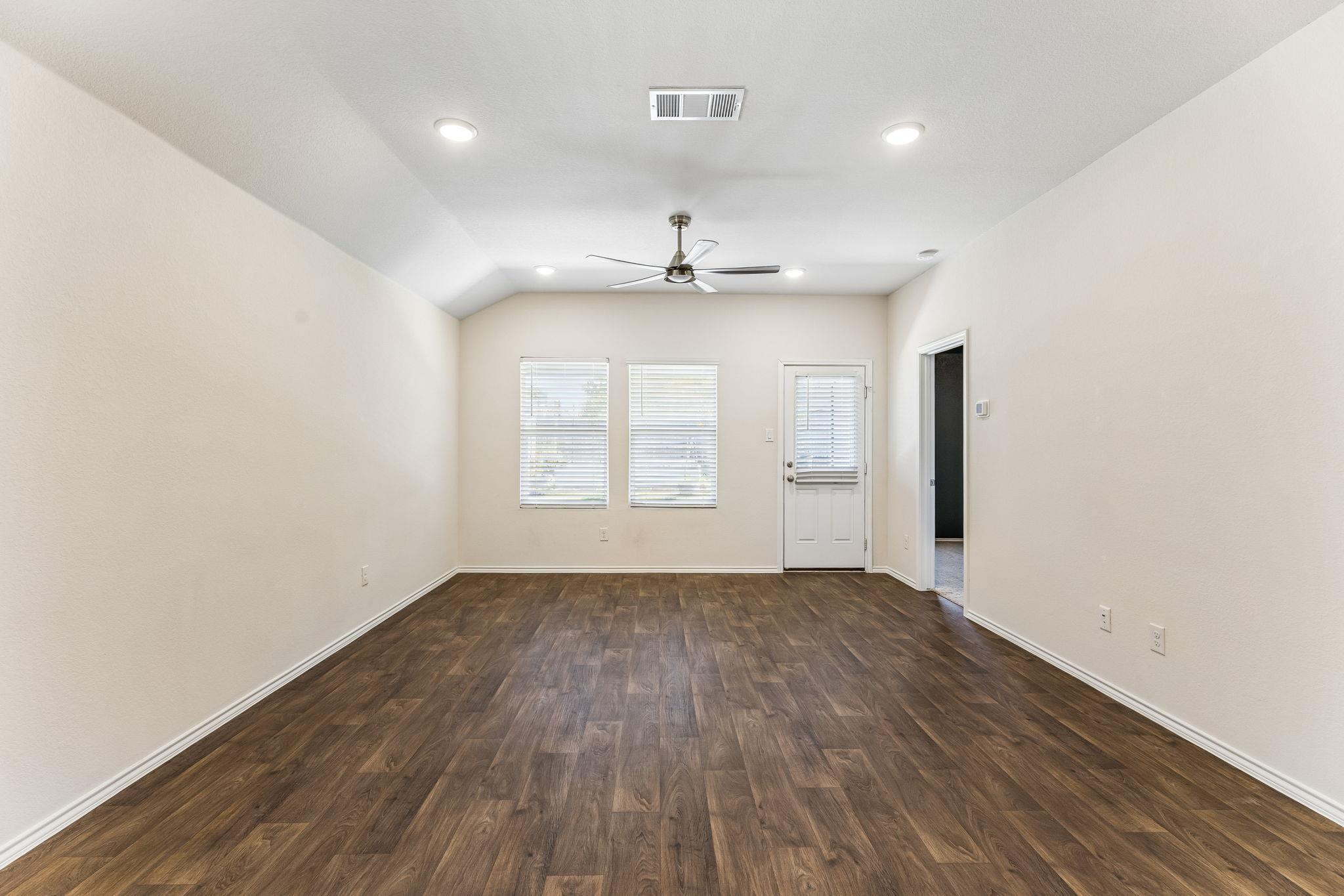 216 Dorchester DR