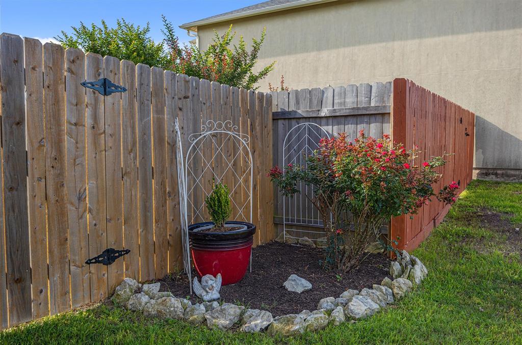 4305 Cisco Valley DR