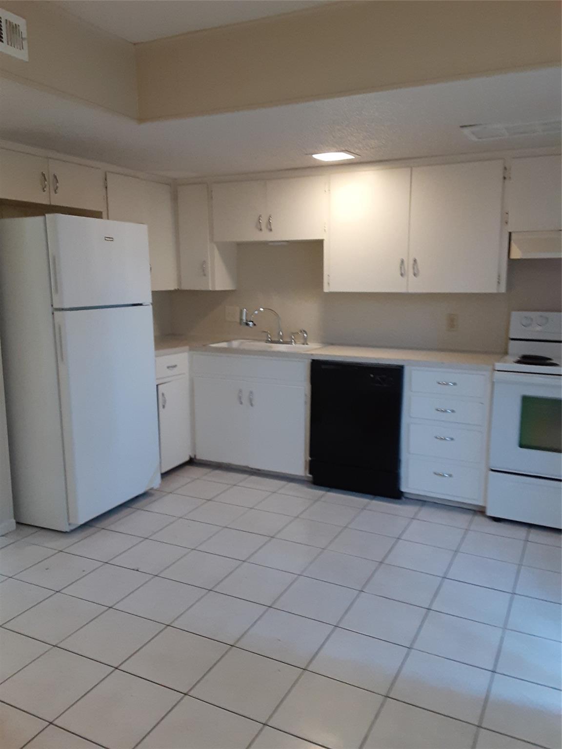 3206 Mossrock DR # 101