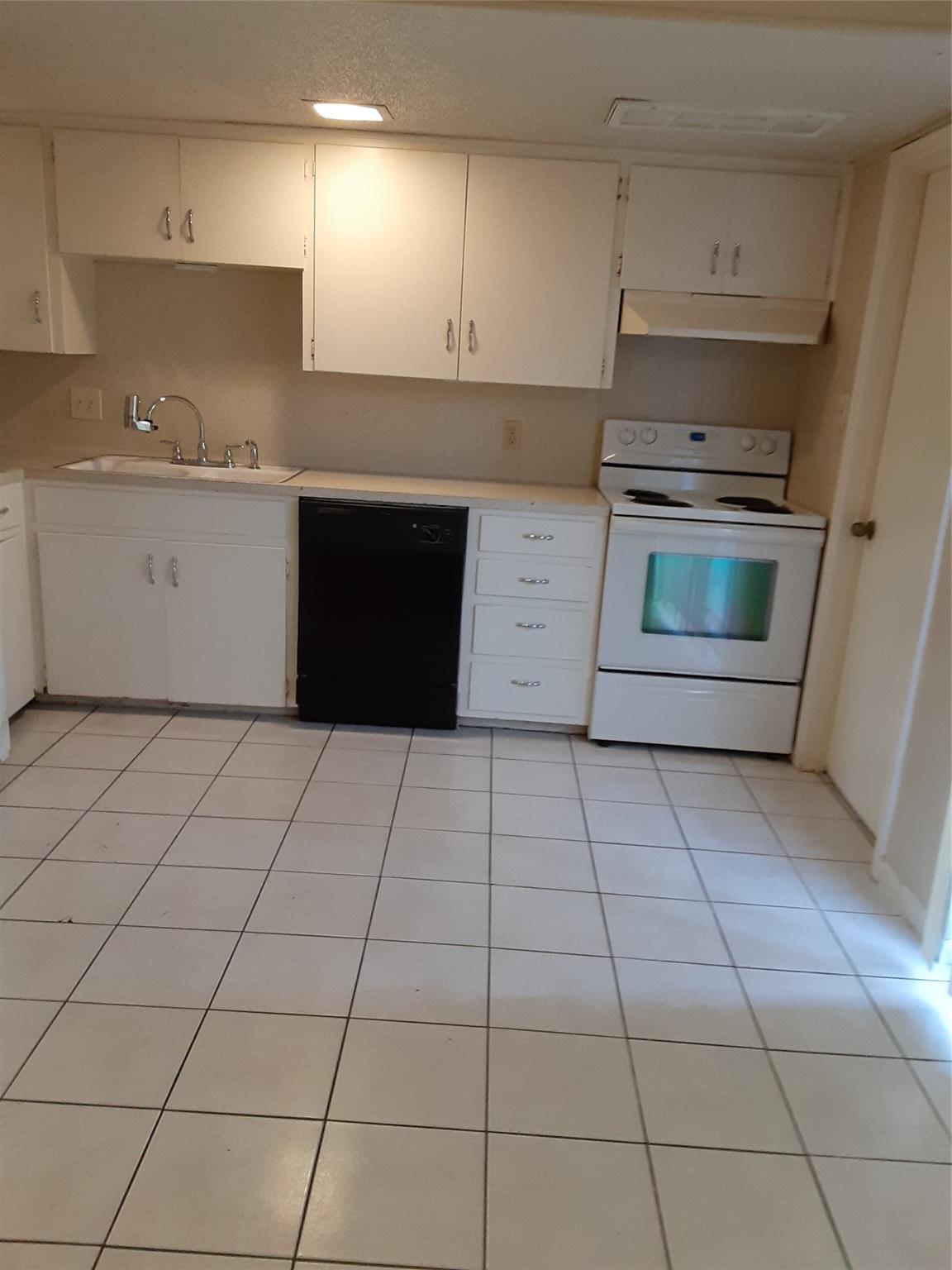 3206 Mossrock DR # 101