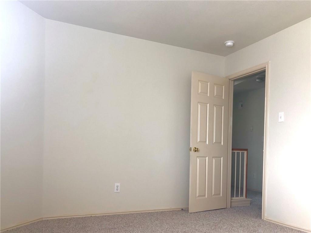 1004 Henderson DR