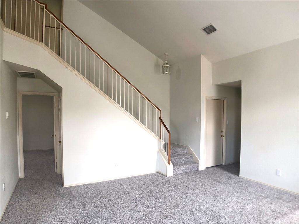 1004 Henderson DR