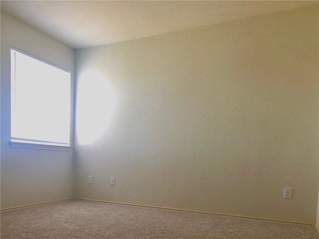 1004 Henderson DR
