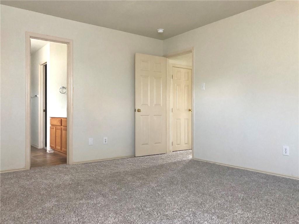 1004 Henderson DR