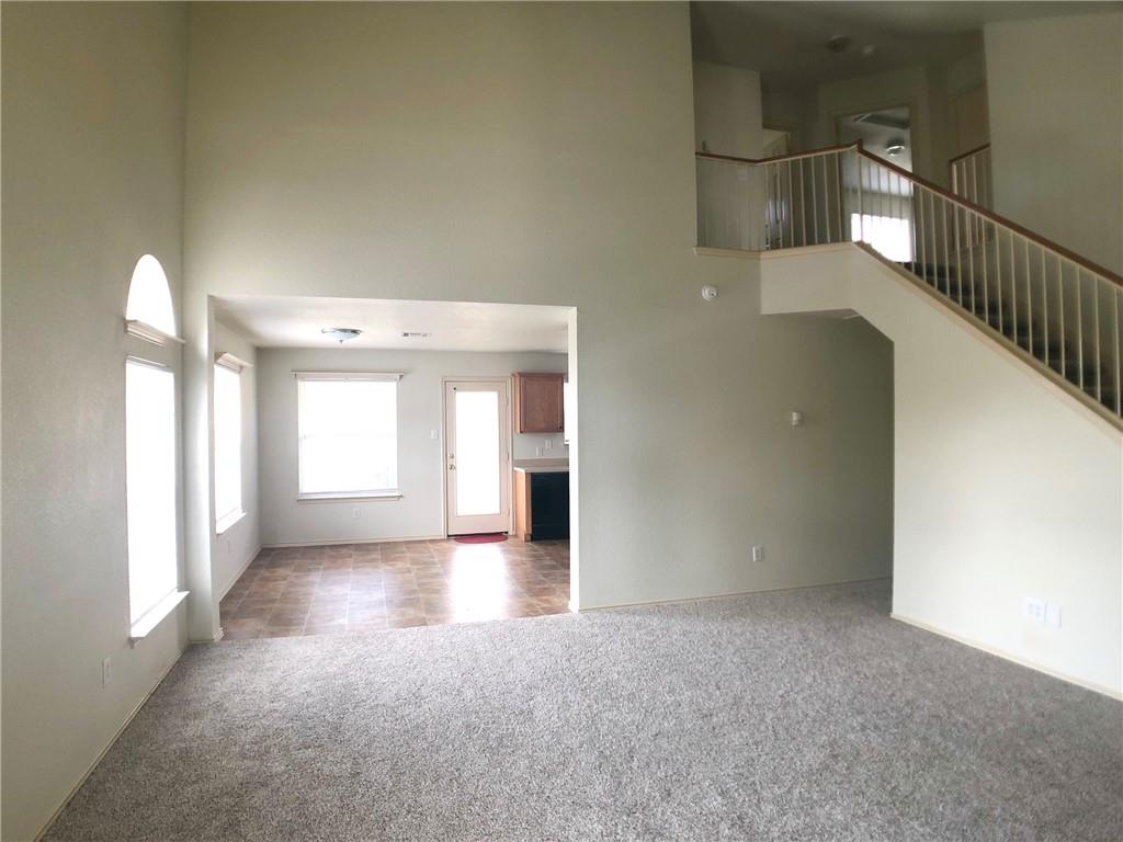 1004 Henderson DR