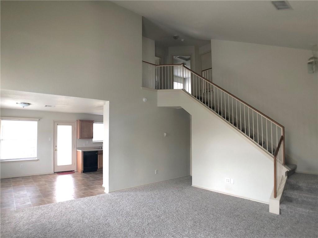 1004 Henderson DR