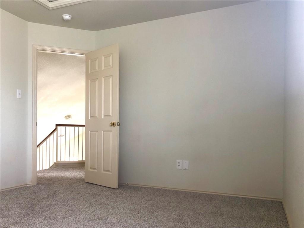 1004 Henderson DR