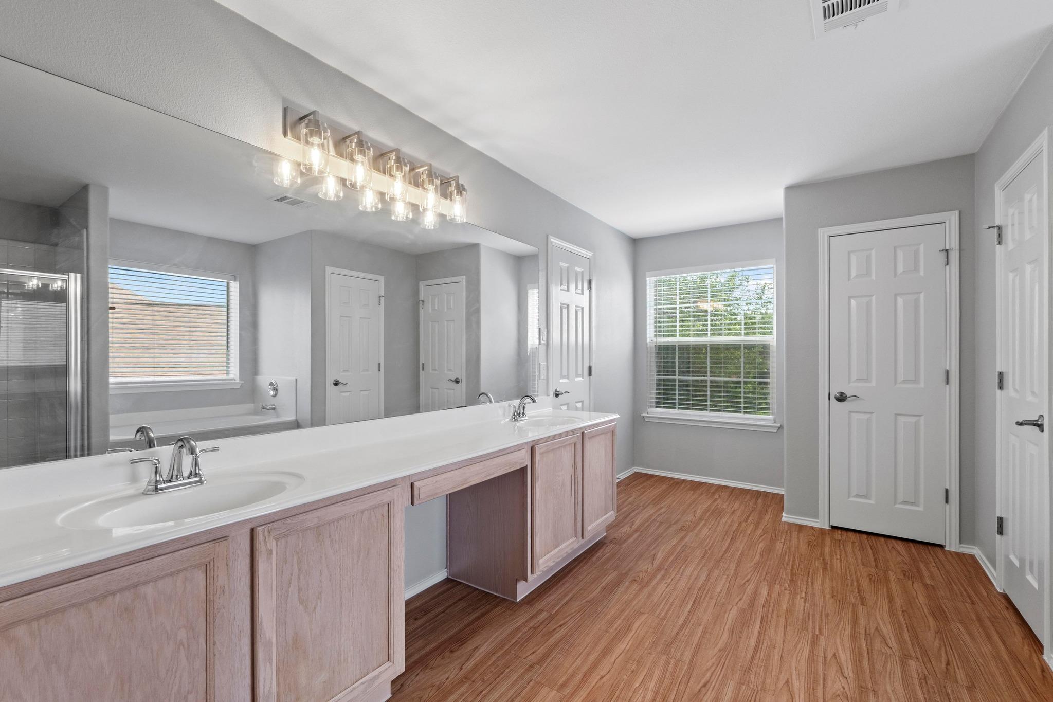 12708 Collindale CV