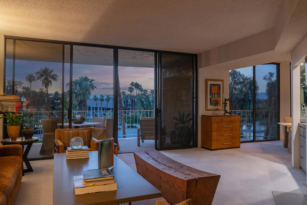 910 Island Drive 306
