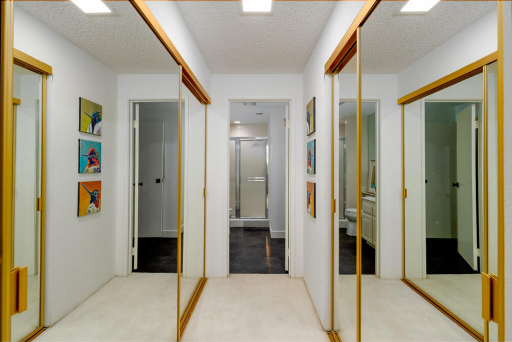 910 Island Drive 306