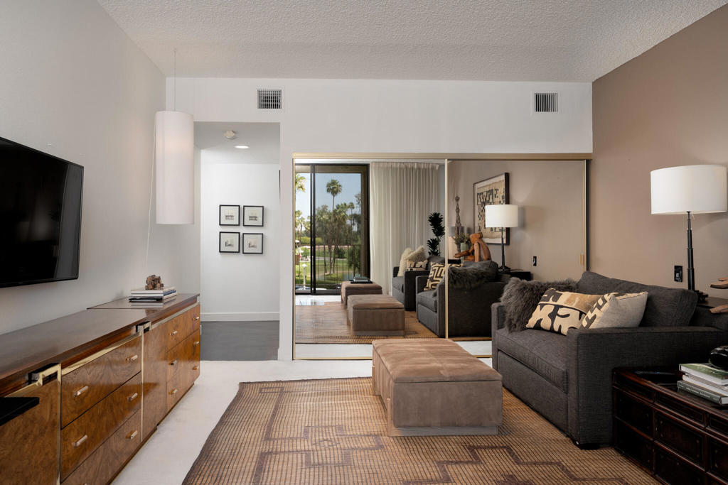 910 Island Drive 306
