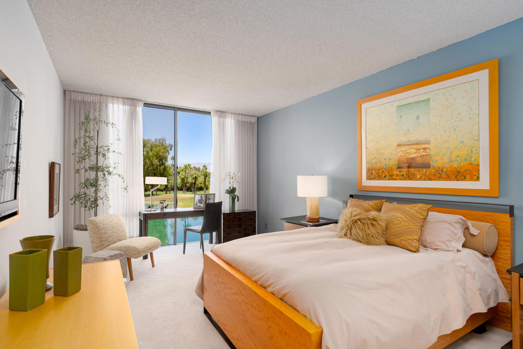 910 Island Drive 306