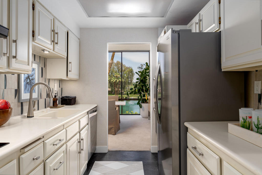 910 Island Drive 306