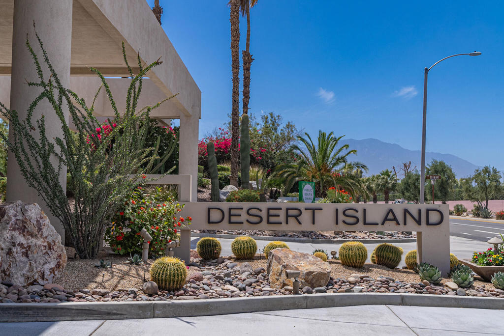 910 Island Drive 306