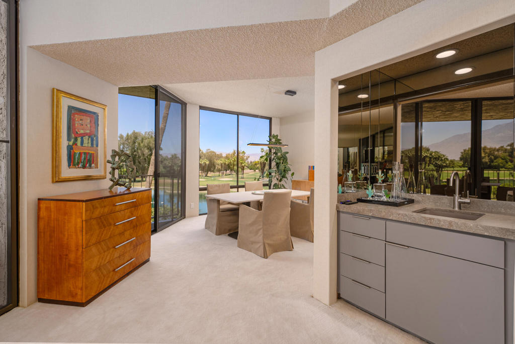 910 Island Drive 306