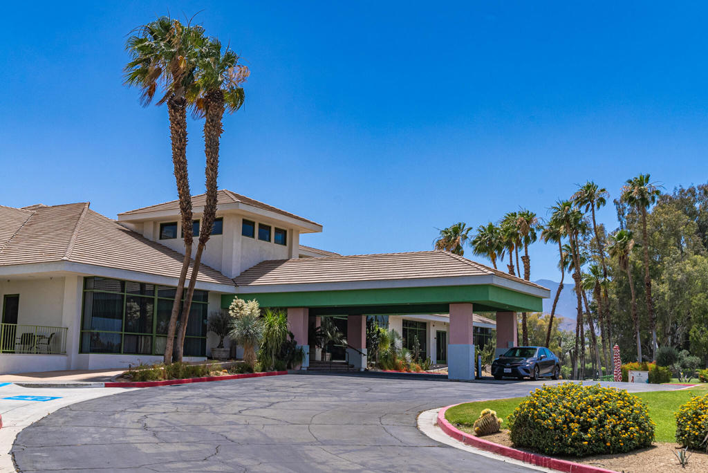910 Island Drive 306