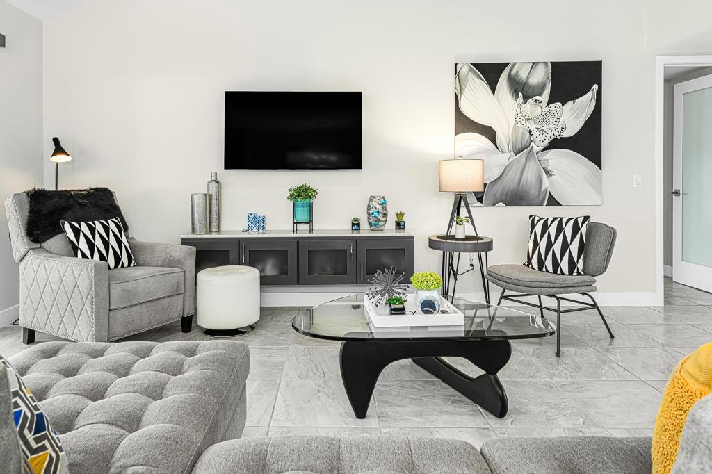 35583 W Paseo Circulo W 89