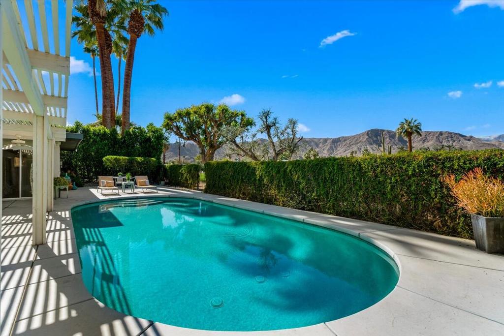 39615 Kirkwood Court
