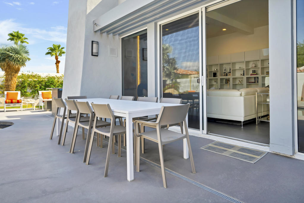 700 W Racquet Club Road