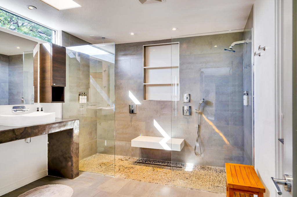 700 W Racquet Club Road