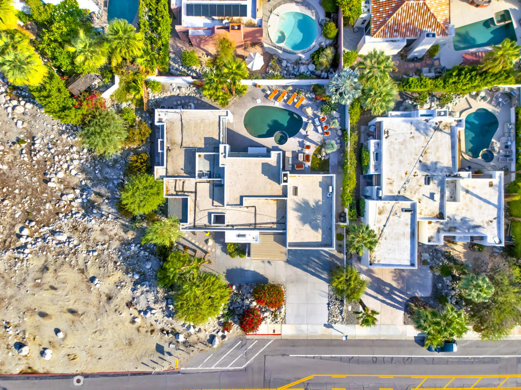 700 W Racquet Club Road