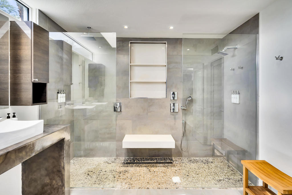 700 W Racquet Club Road