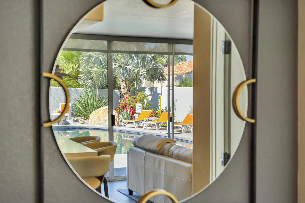 700 W Racquet Club Road