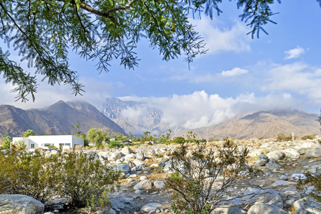 700 W Racquet Club Road