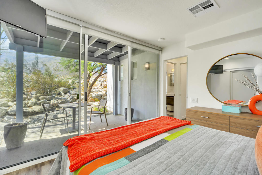 700 W Racquet Club Road